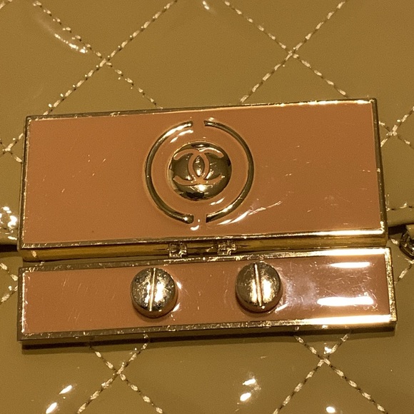 Elegant Gold Quilted Clutch - Picture 8 of 9